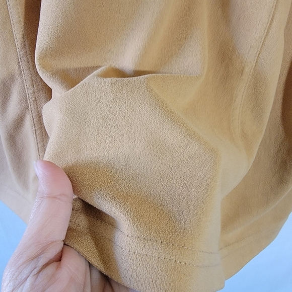 Kathy Ireland Tan Soft Suede Button-Up Shirt Sz M 3/4 Sleeve Academia Minimalist - Picture 8 of 11
